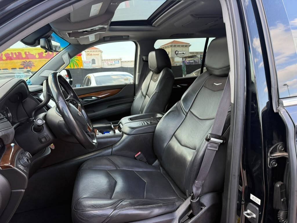 Used 2017 Cadillac Escalade ESV Premium Luxury AWD/4WD image 38