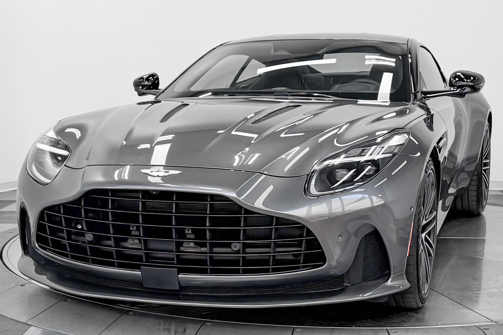 Used 2024 Aston Martin DB12 Coupe RWD image 5