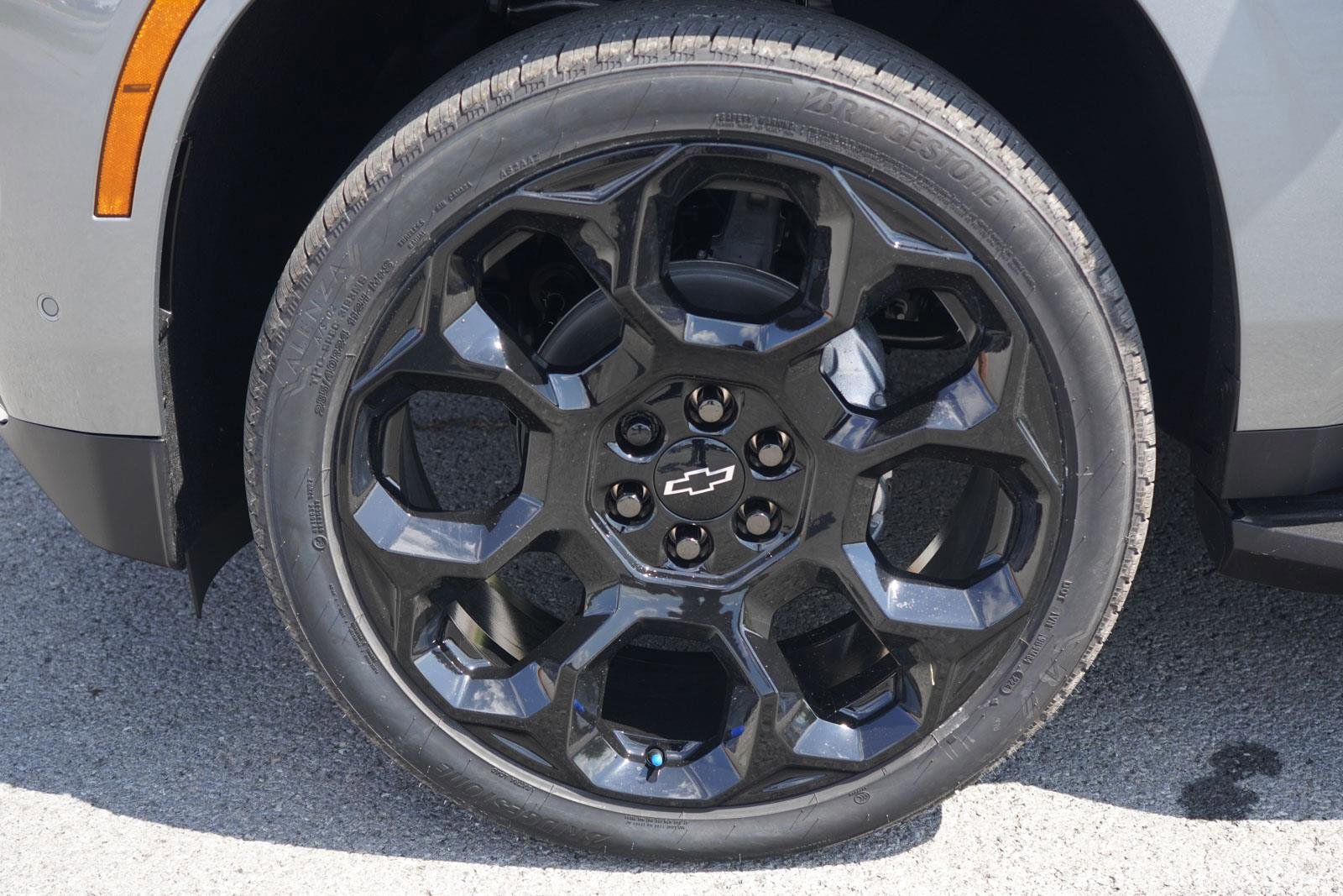 New 2025 Chevrolet Suburban Premier image 9