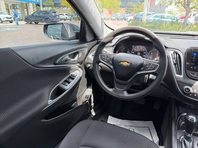 Used 2019 Chevrolet Malibu Hybrid FWD image 17
