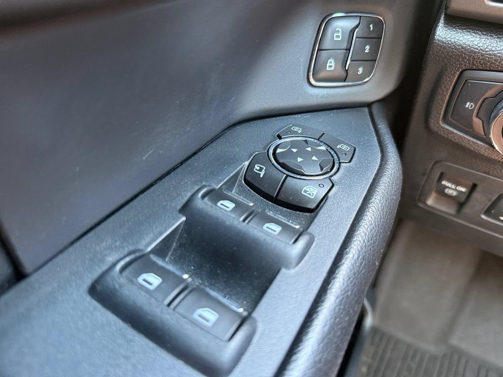 Used 2018 Ford Expedition XLT w/ Equipment Group 202A AWD/4WD image 27