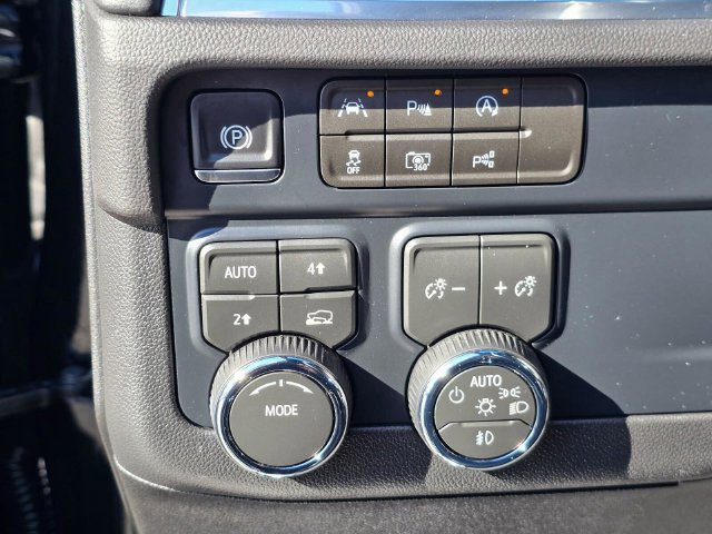 Used 2026 Chevrolet Suburban LT w/ Comfort Package AWD/4WD image 31