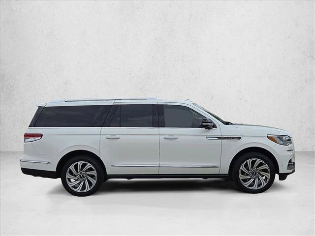 Used 2024 Lincoln Navigator L Reserve AWD/4WD image 4