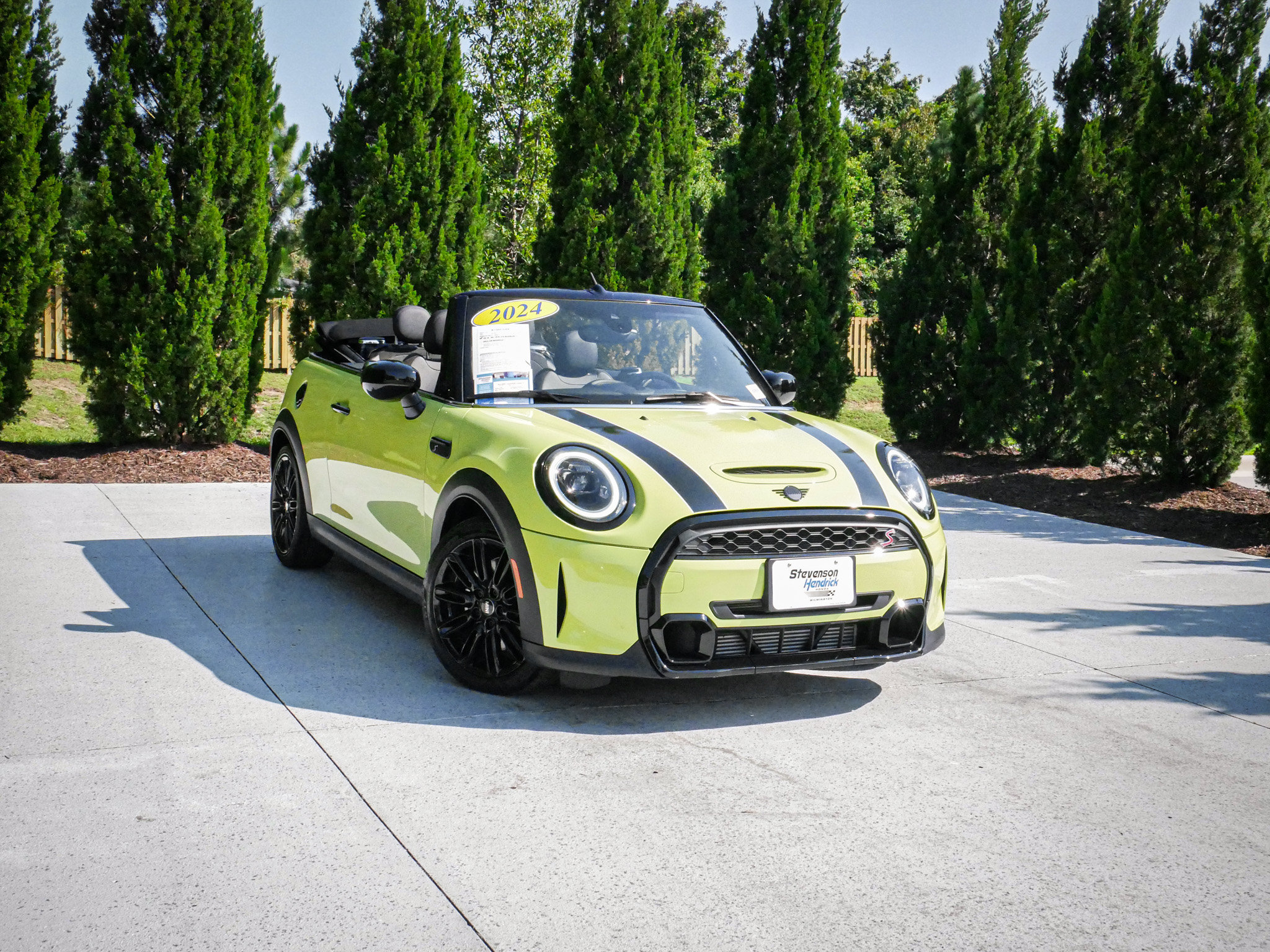 Used 2024 MINI Cooper S w/ Signature Upholstery Package FWD video 2