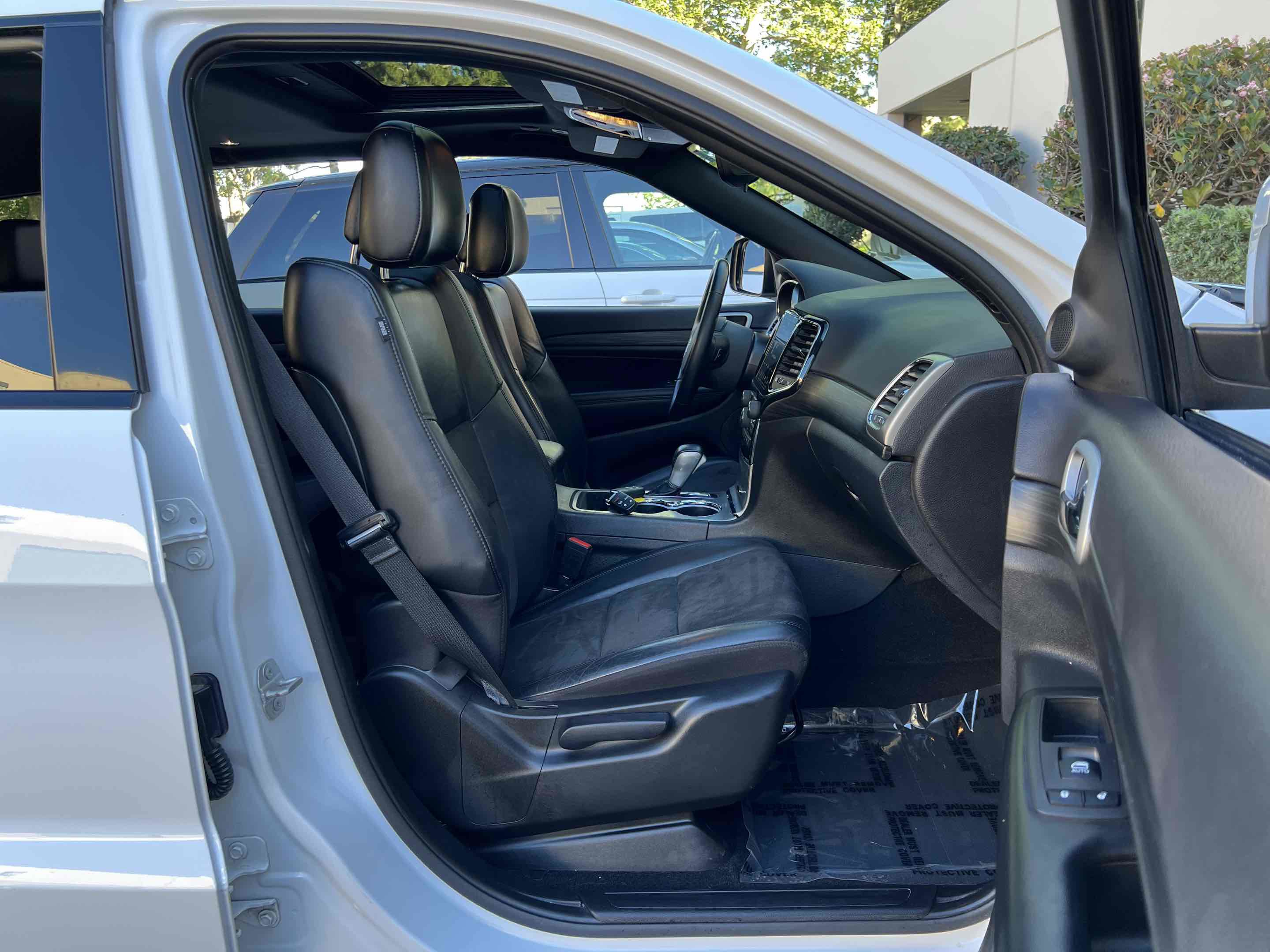 Used 2021 Jeep Grand Cherokee Laredo X image 32