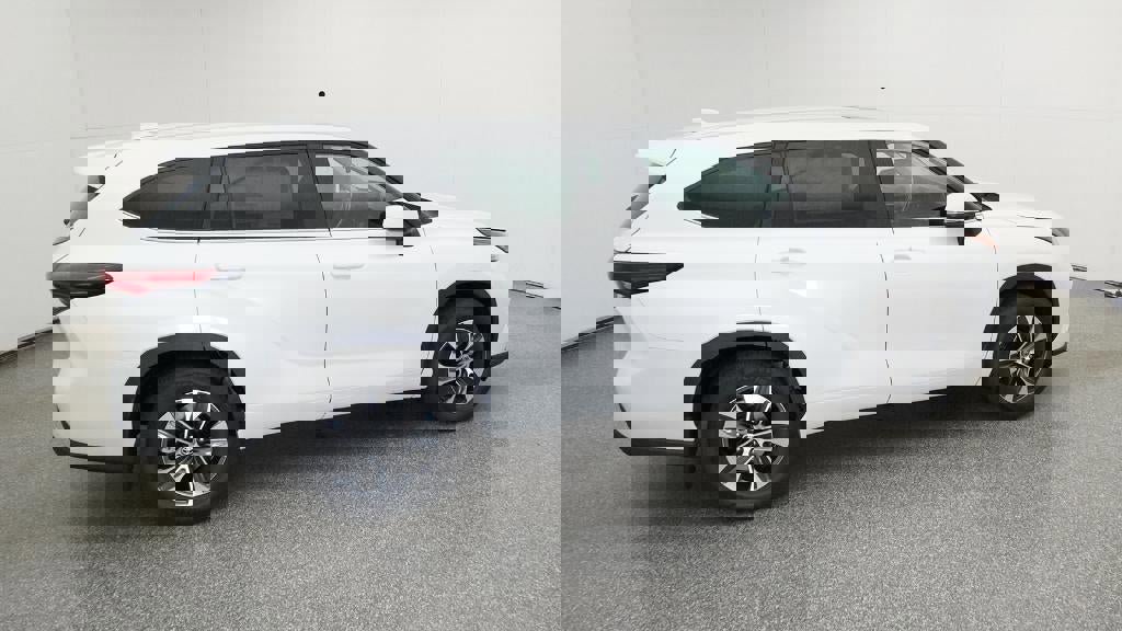 New 2026 Toyota Highlander XLE image 10