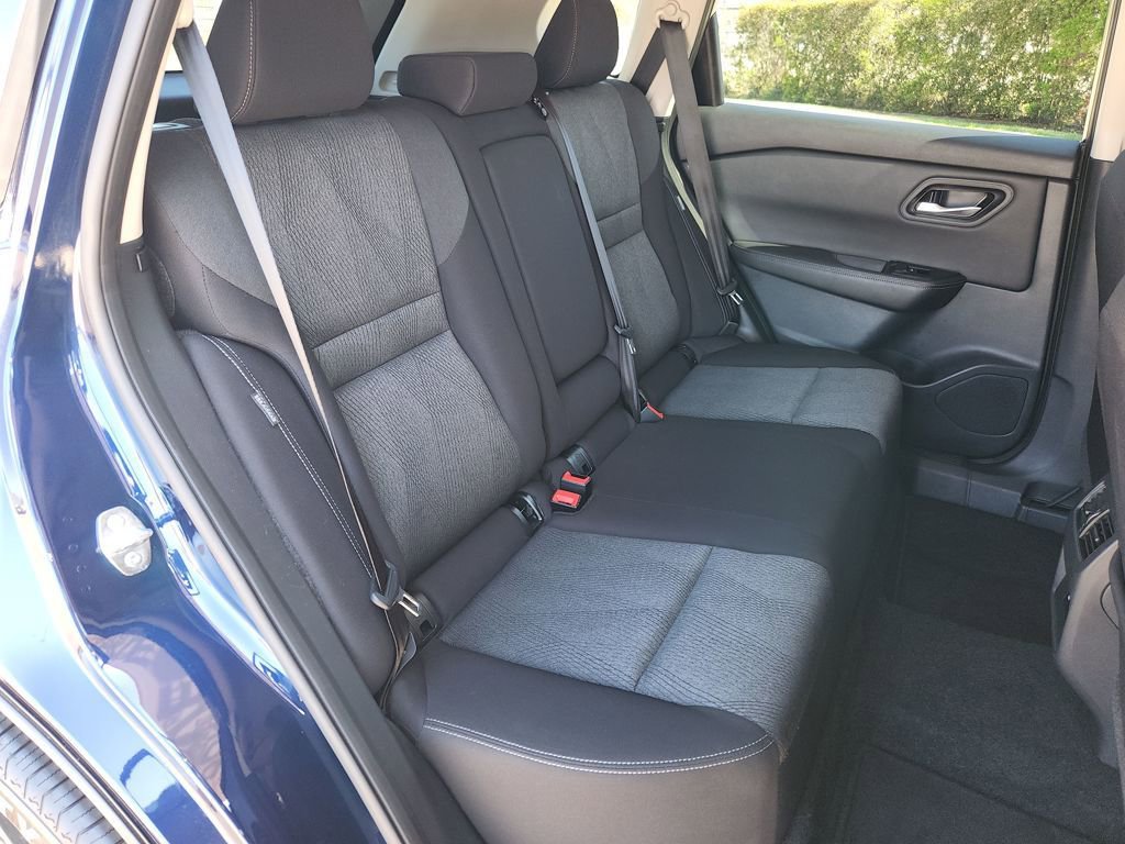Used 2025 Nissan Rogue SV AWD/4WD image 14
