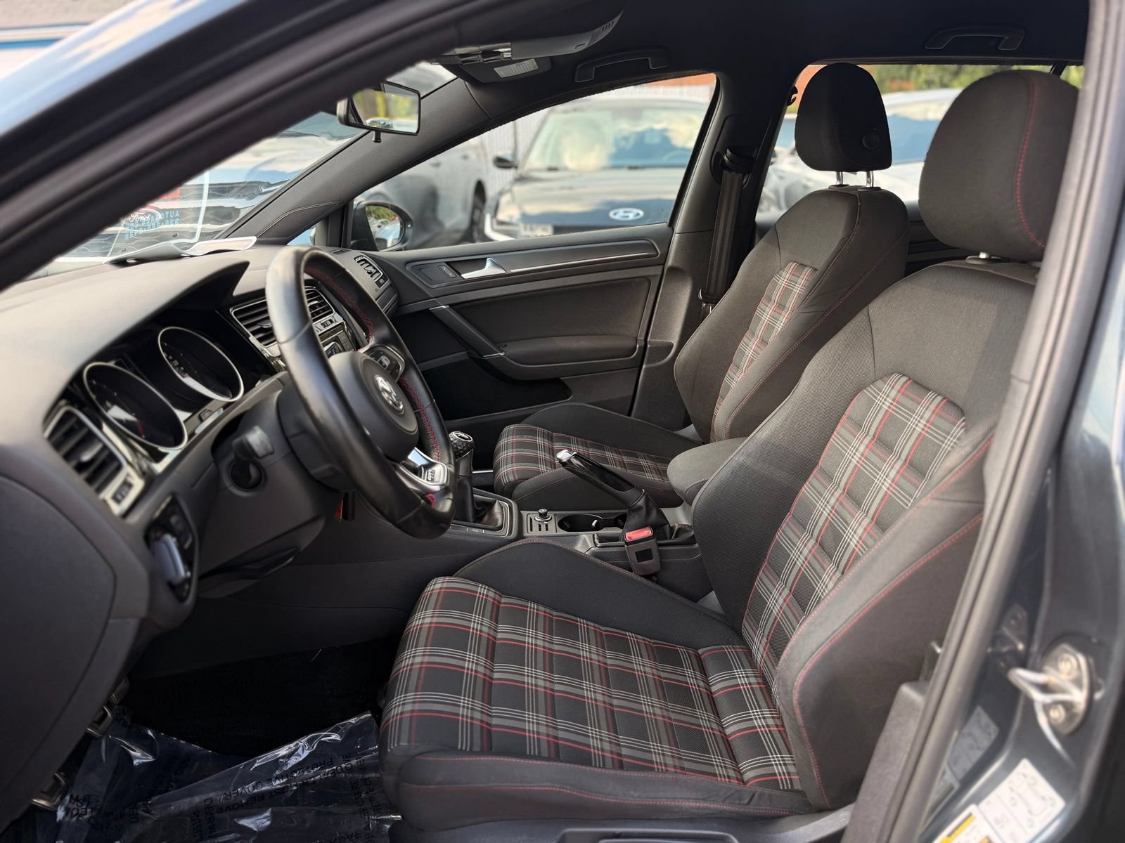 Used 2018 Volkswagen GTI SE FWD image 16