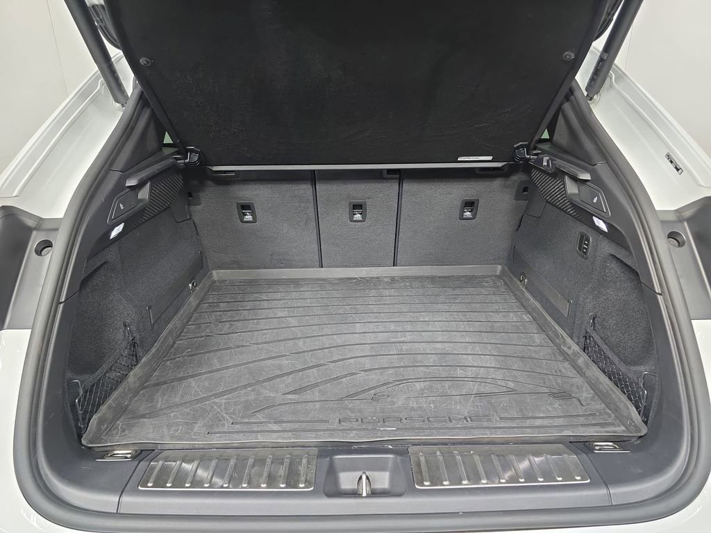 Certified 2025 Porsche Macan Electric image 25