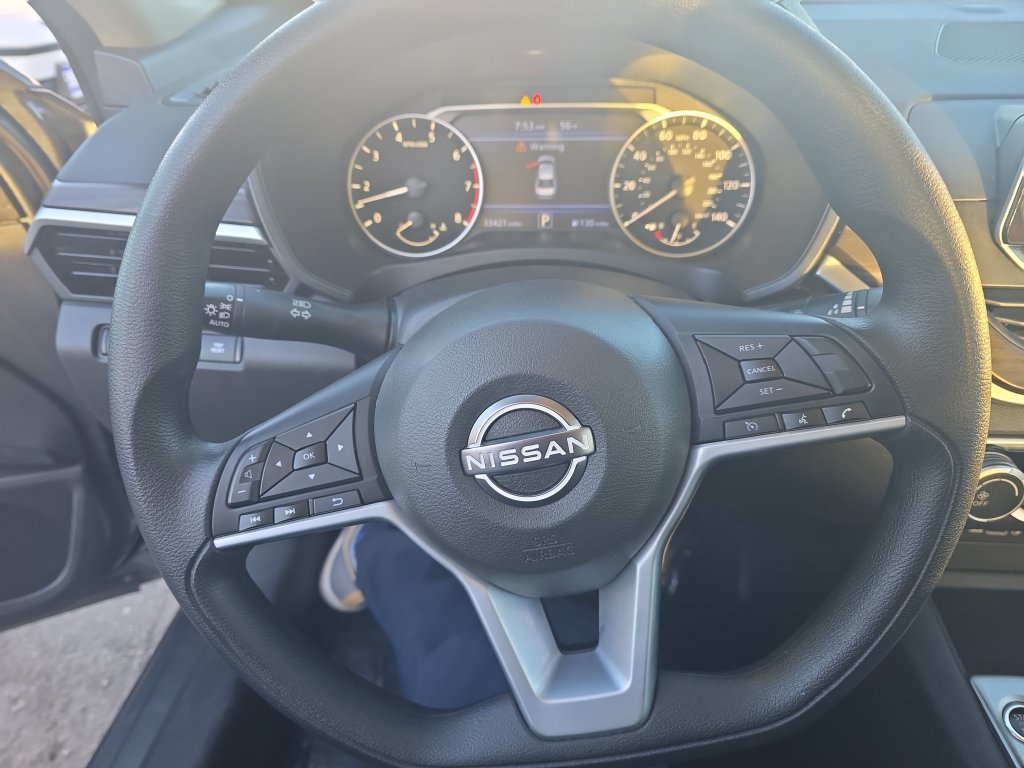 Used 2025 Nissan Altima 2.5 SV FWD image 13