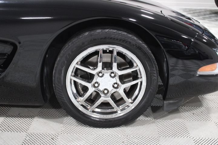 Used 2001 Chevrolet Corvette Coupe w/ Preferred Equipment Group1 RWD image 33