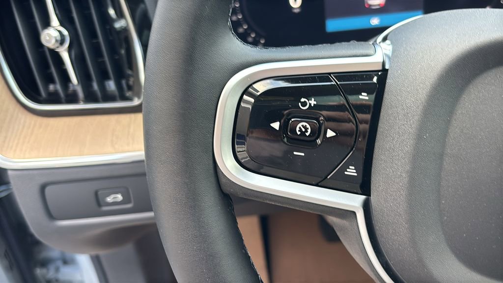 New 2026 Volvo XC60 B5 Ultra w/ Climate Package AWD/4WD image 17