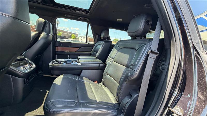 Used 2020 Lincoln Navigator Reserve AWD/4WD image 45