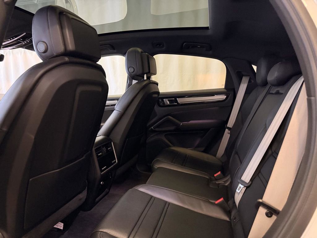 Certified 2023 Porsche Cayenne Coupe AWD/4WD image 23