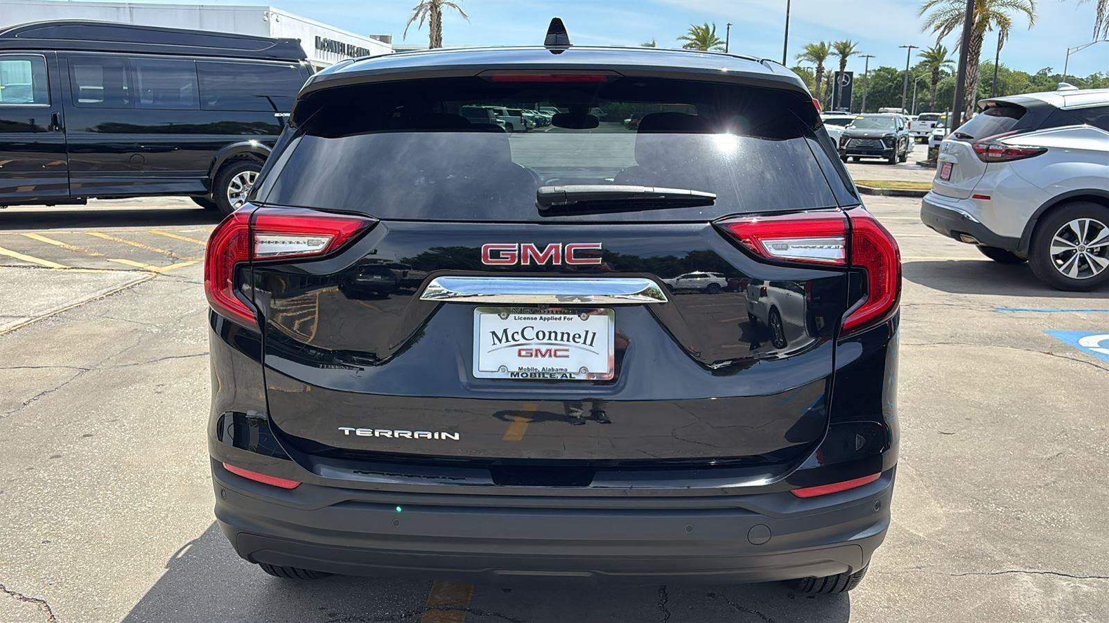 Certified 2023 GMC Terrain SLE FWD image 6