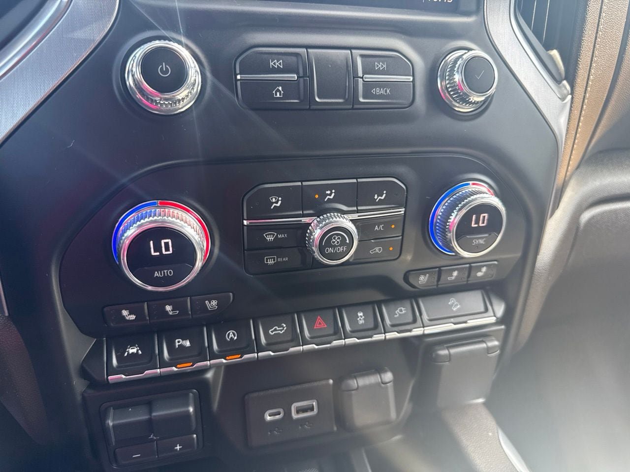 Used 2020 GMC Sierra 1500 SLT w/ SLT Premium Plus Package AWD/4WD image 15