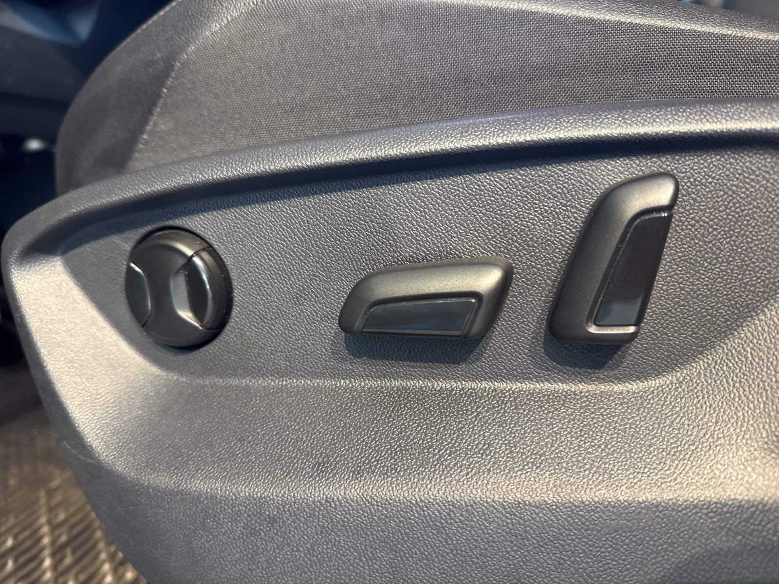 Used 2020 Volkswagen Tiguan SEL w/ 3rd Row Seat Package image 25