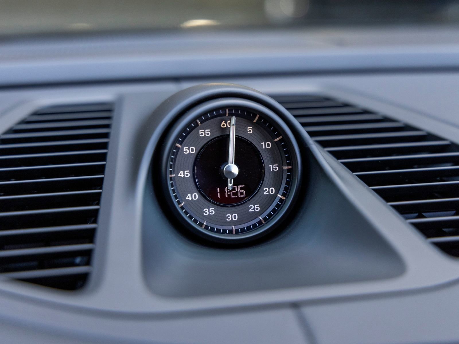 New 2026 Porsche Macan Turbo Electric image 36