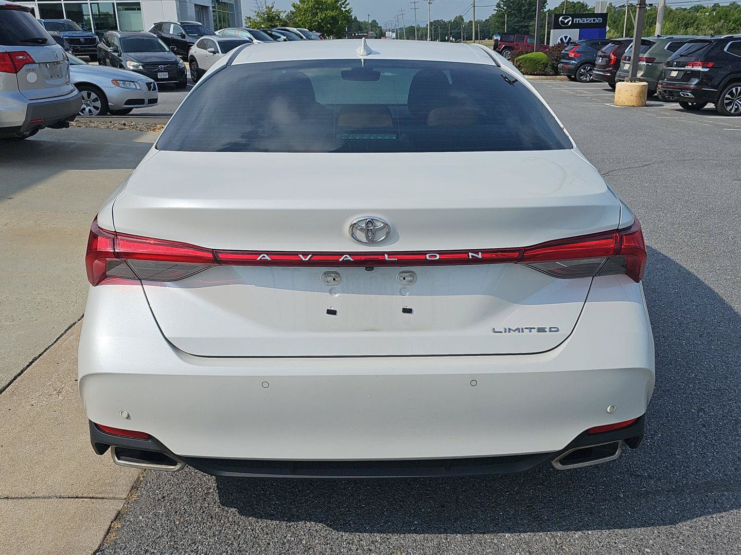 Used 2019 Toyota Avalon Limited w/ Advanced Safety Package FWD image 5