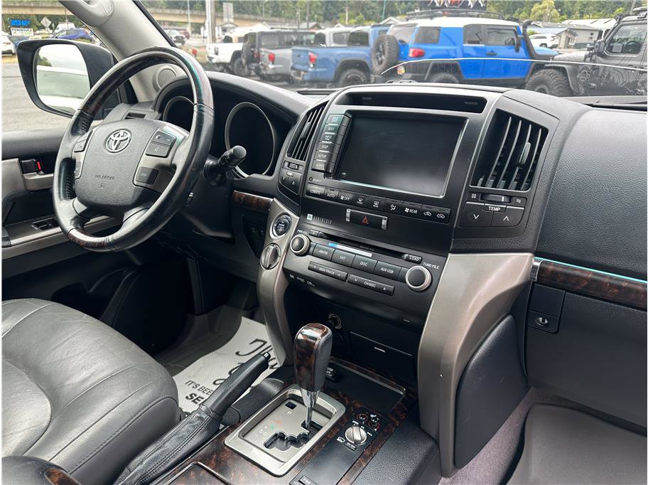 Used 2011 Toyota Land Cruiser w/ Upgrade Pkg image 28