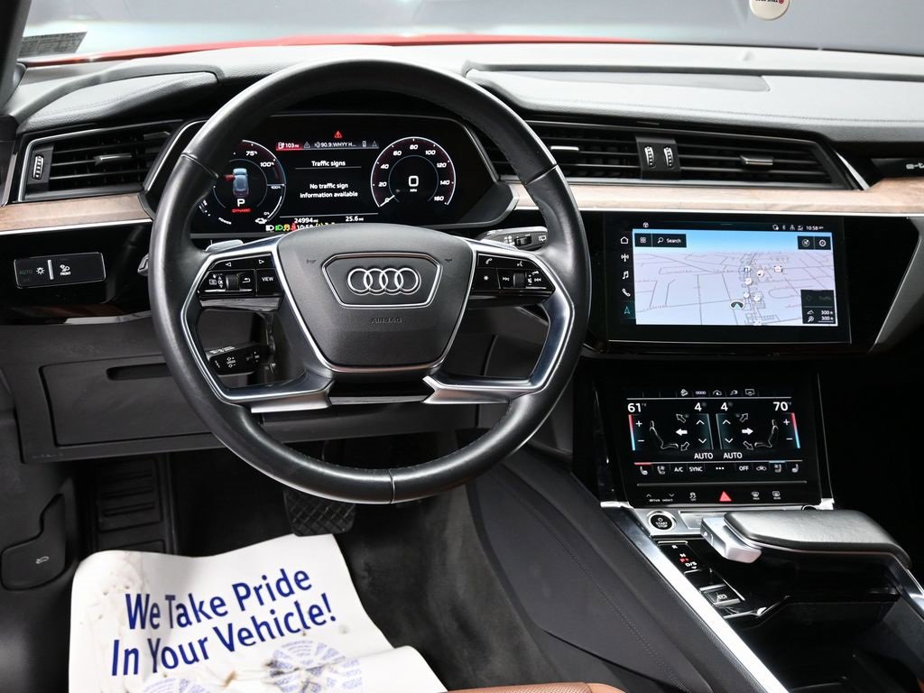 Used 2022 Audi e-tron Premium Plus w/ Premium Plus Package image 33