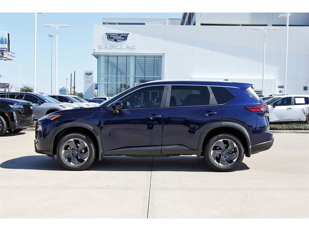 Used 2024 Nissan Rogue SV w/ SV Premium Package image 3
