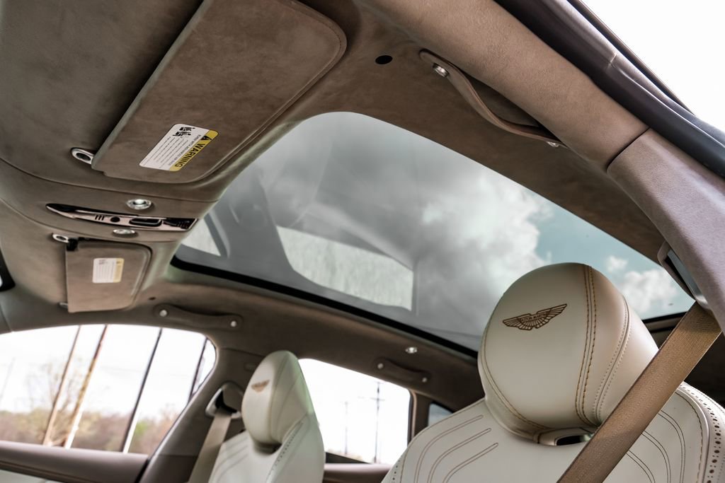 Used 2021 Aston Martin DBX image 21
