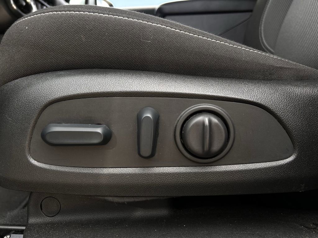 Used 2025 Chevrolet Blazer LT image 28