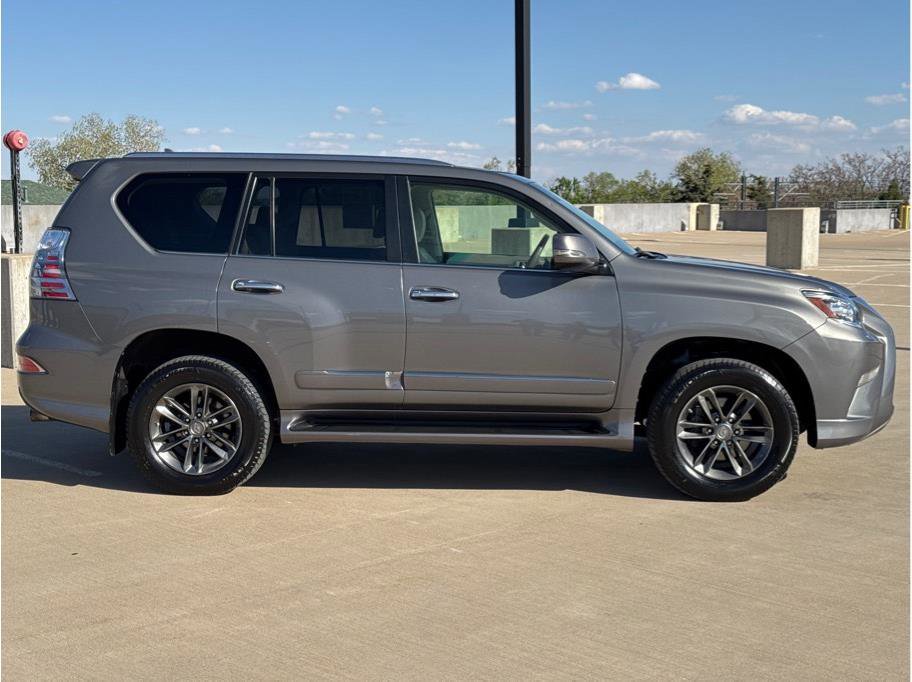 Used 2014 Lexus GX 460 w/ Premium Package AWD/4WD image 9