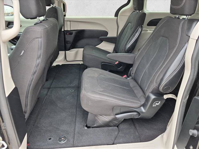 Used 2023 Chrysler Voyager LX FWD image 17
