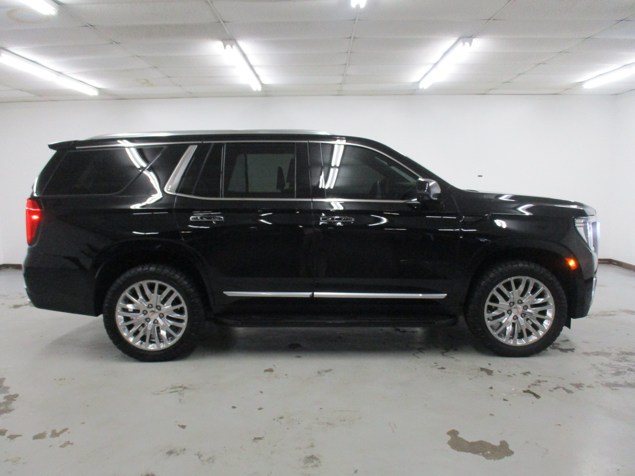 Certified 2024 GMC Yukon Denali w/ Advanced Technology Package AWD/4WD image 14