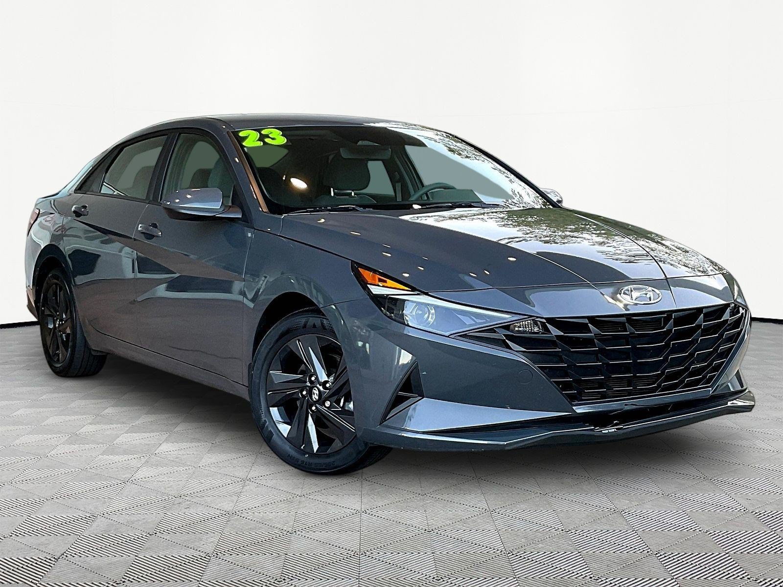 Used 2023 Hyundai Elantra SEL FWD image 3