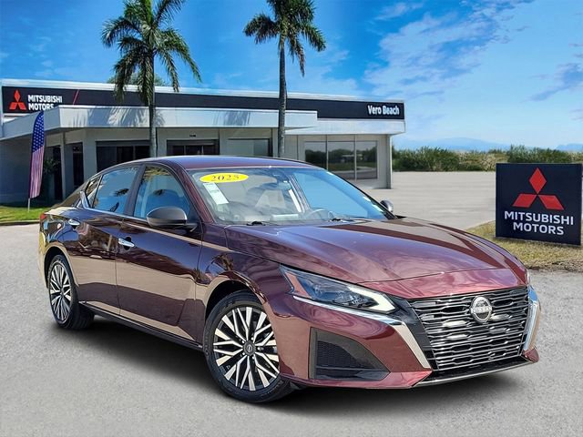 Used 2025 Nissan Altima 2.5 SV image 1