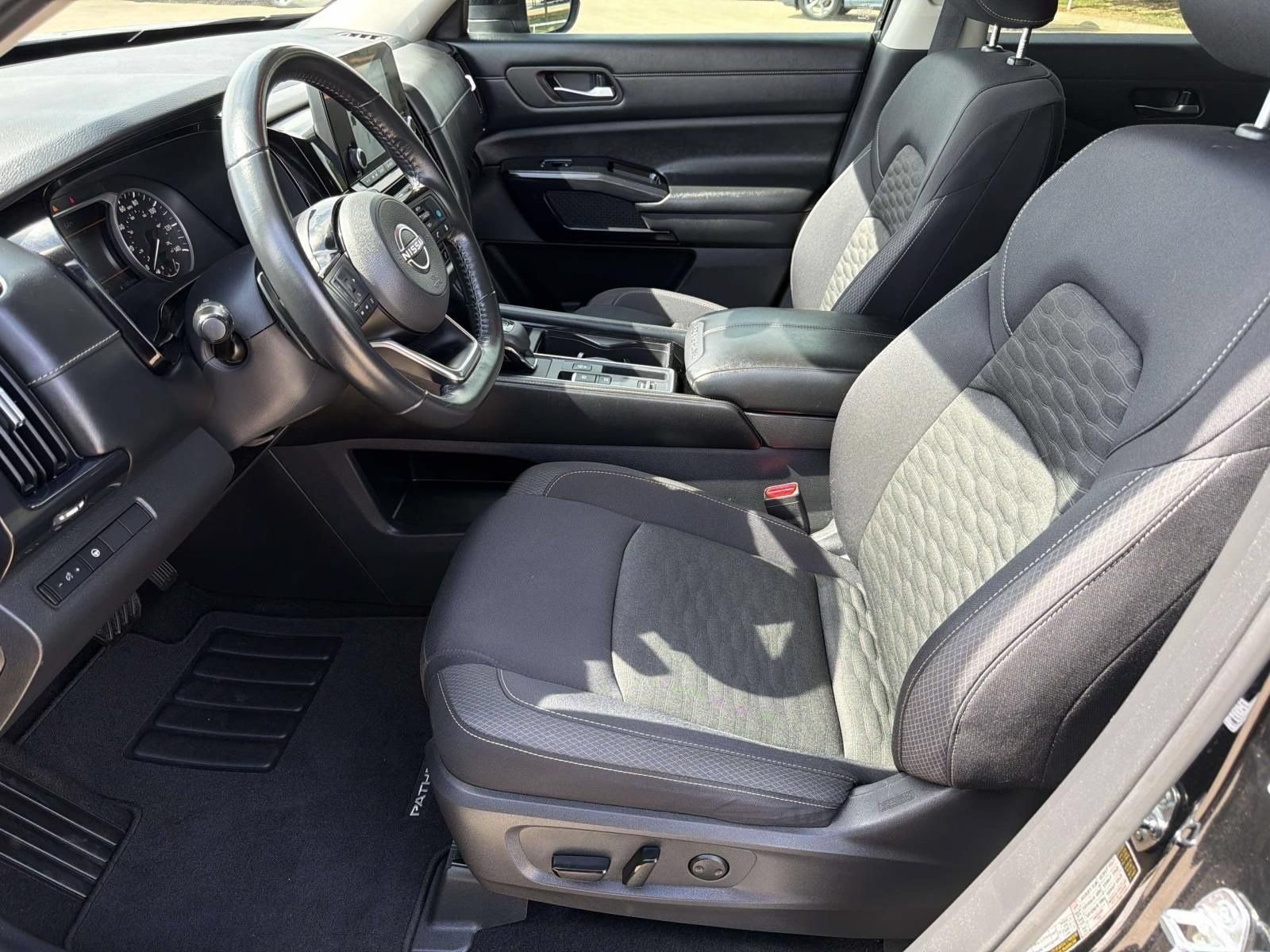 Used 2022 Nissan Pathfinder SV w/ SV Black Package FWD image 23