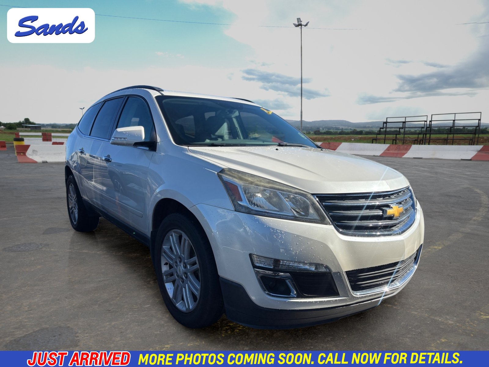 Used 2015 Chevrolet Traverse LT w/ Style and Technology Package FWD image 1