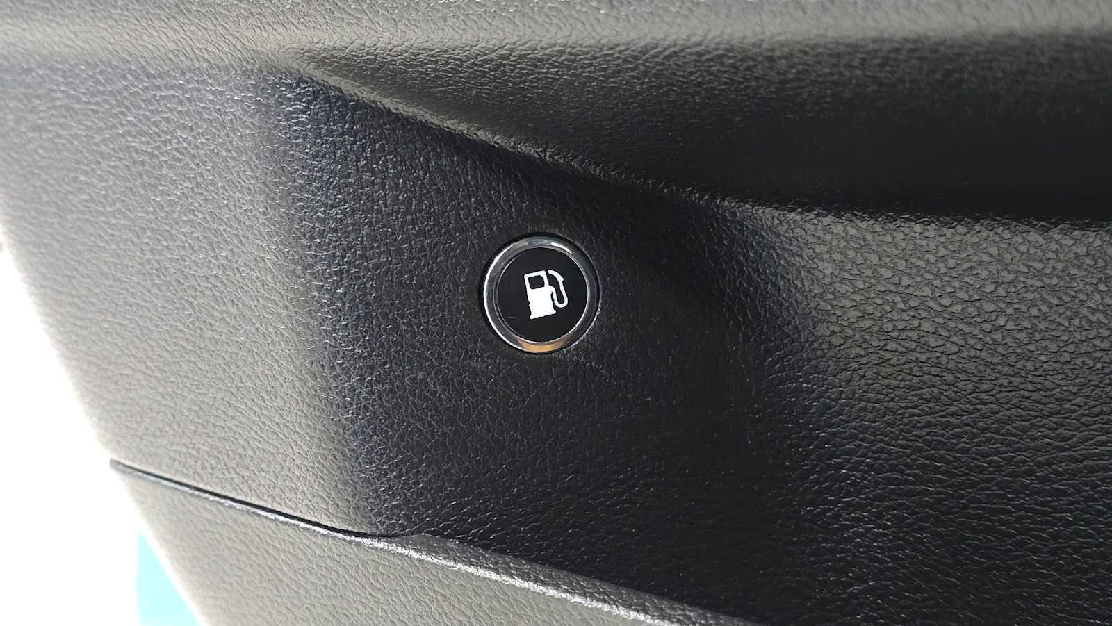 Used 2019 Dodge Charger SXT w/ Blacktop Package image 23