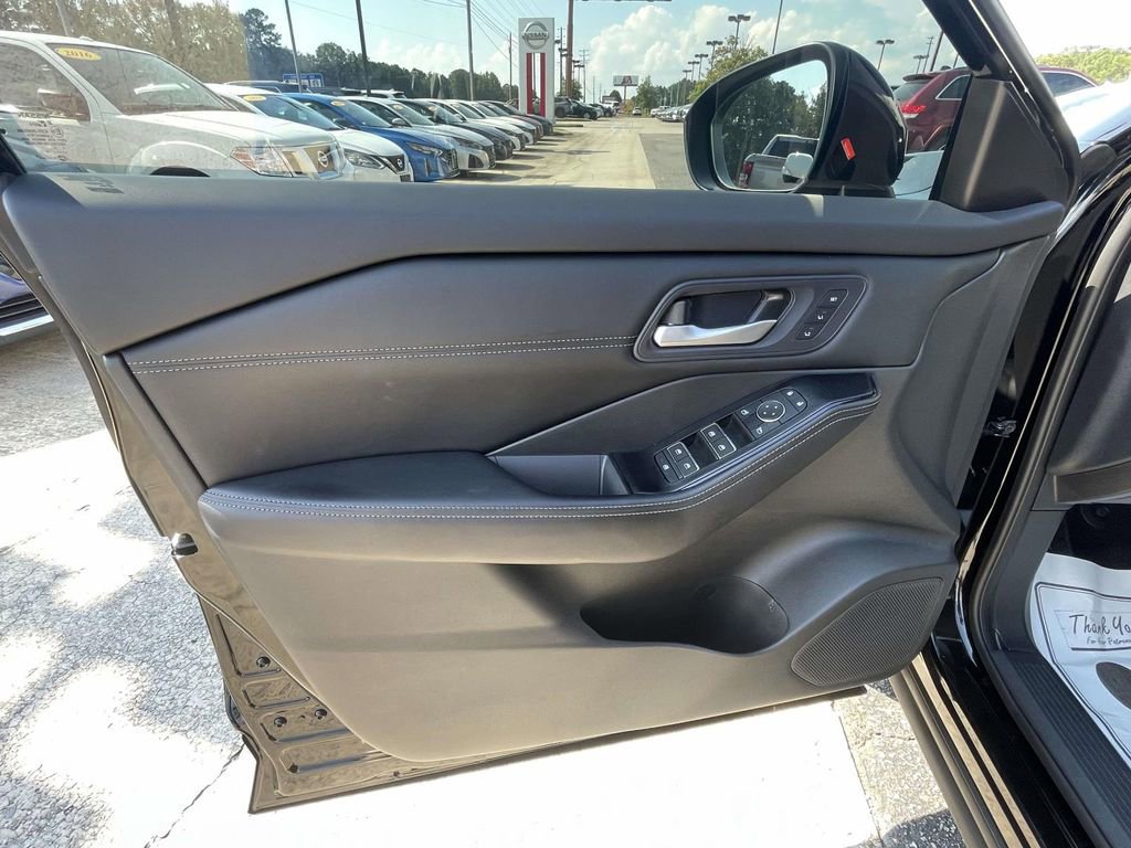 Used 2024 Nissan Rogue SL w/ SL Premium Package image 18