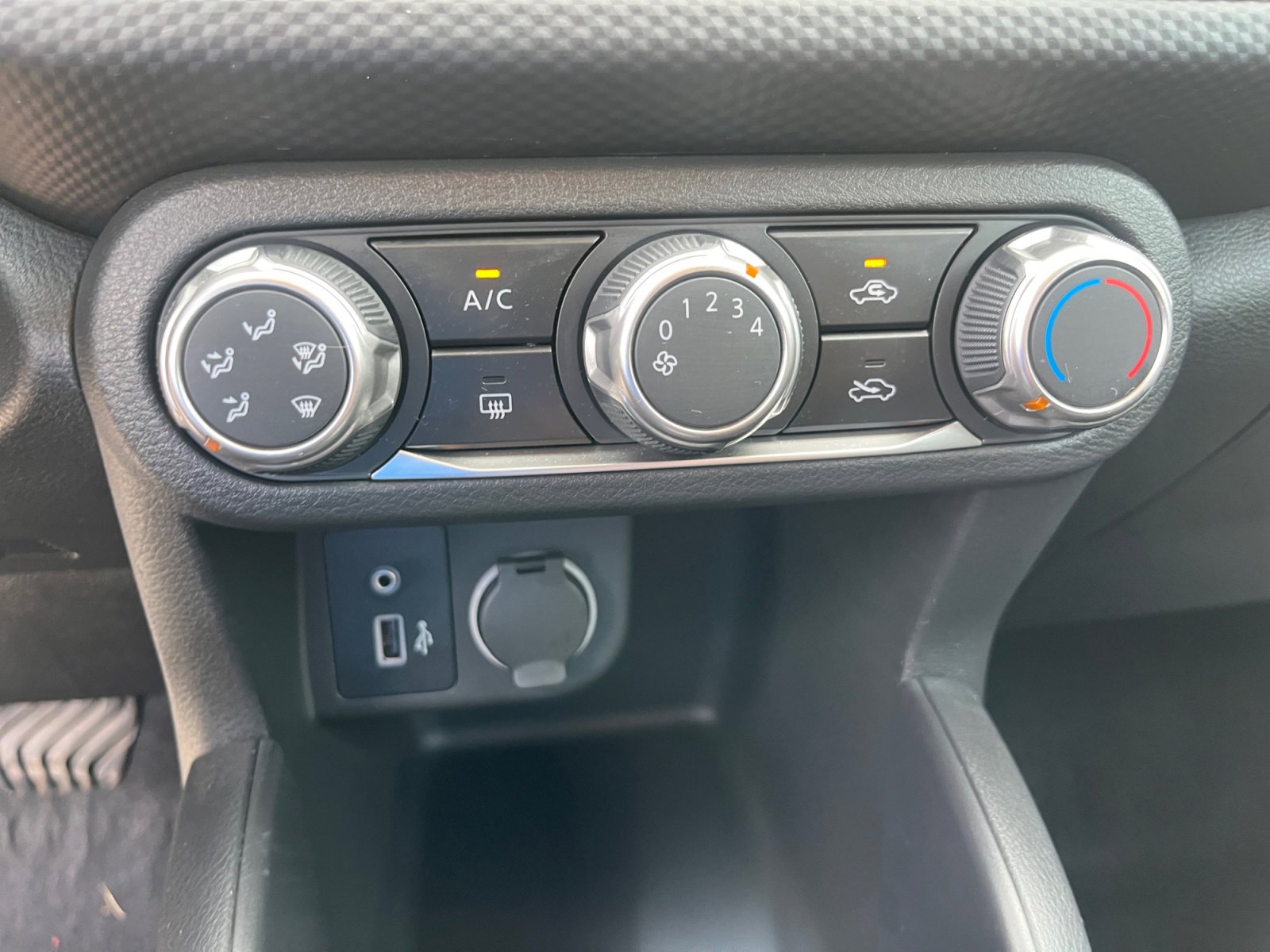 Used 2025 Nissan Kicks Play S image 29