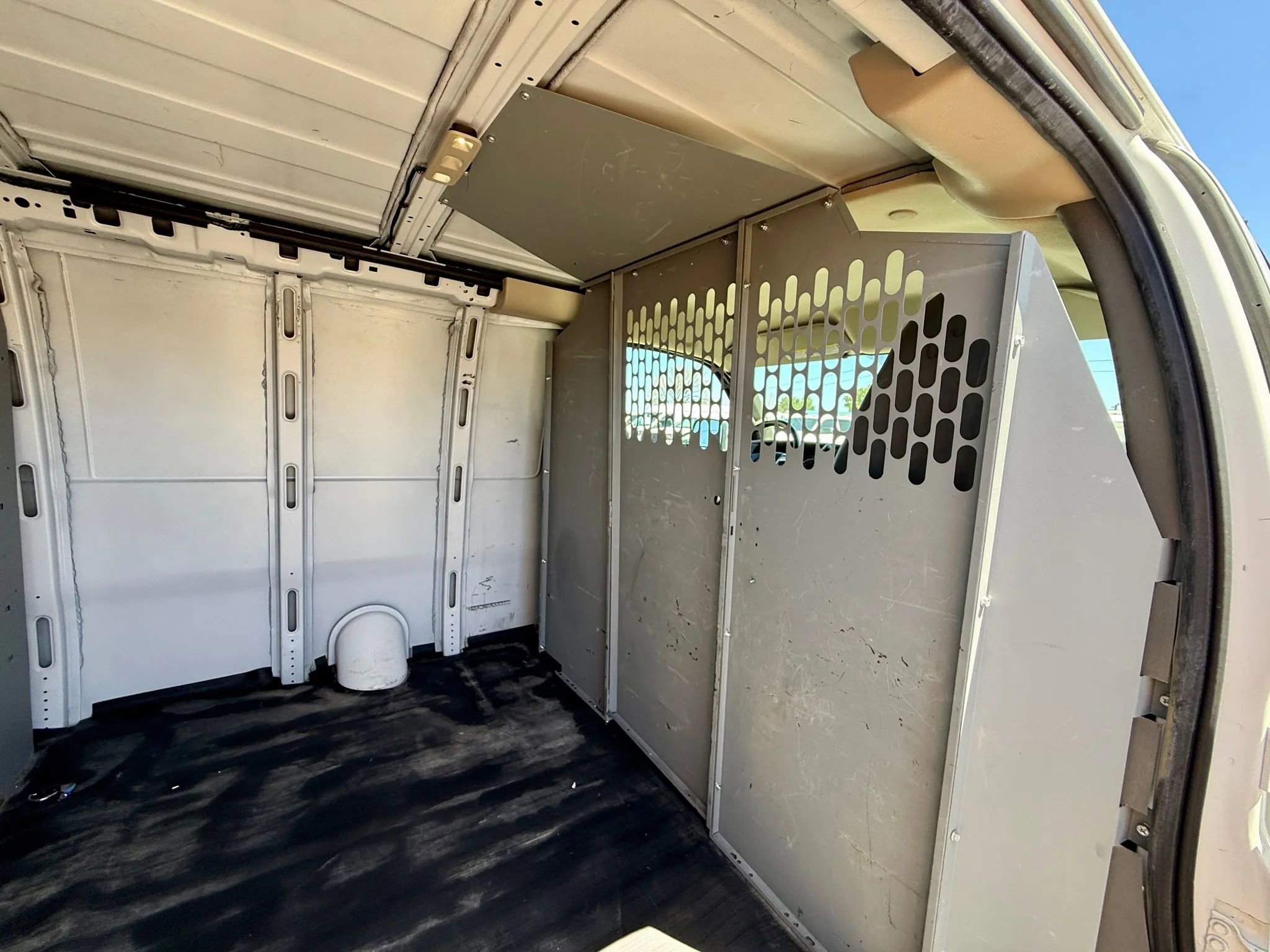 Used 2017 Chevrolet Express 2500 Van 3D image 19