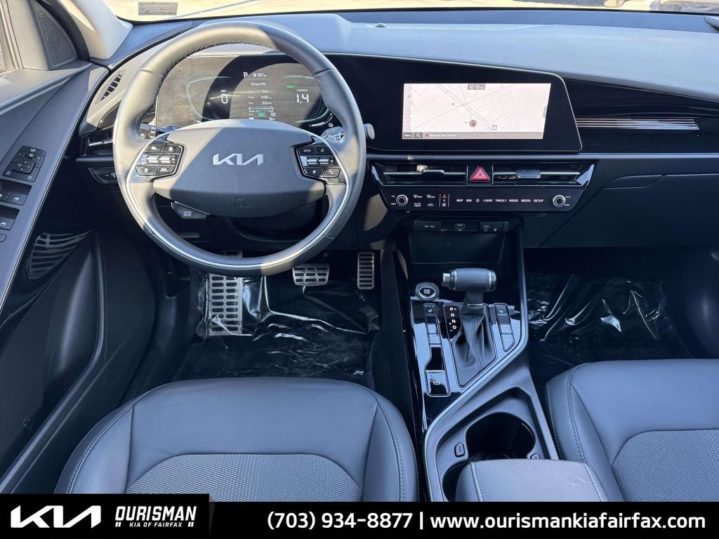 Used 2023 Kia Niro EX Touring image 3