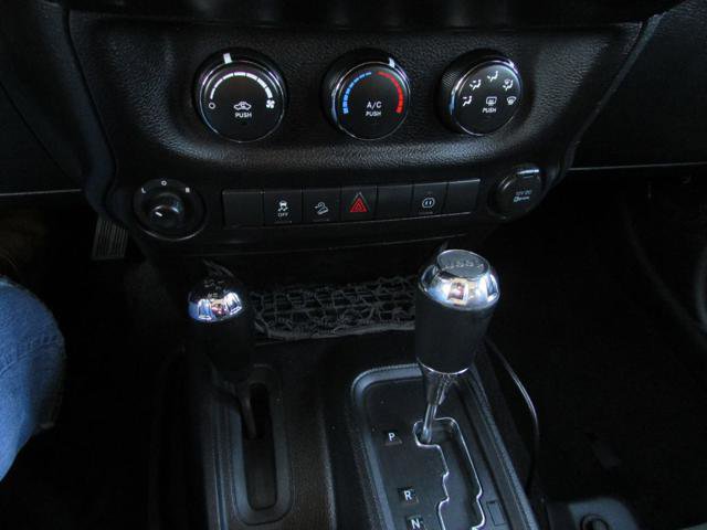 Used 2012 Jeep Wrangler Unlimited Sahara AWD/4WD image 12