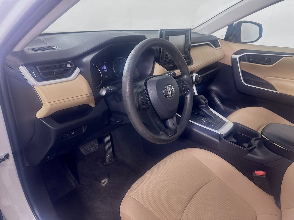 Used 2021 Toyota RAV4 LE AWD/4WD image 9