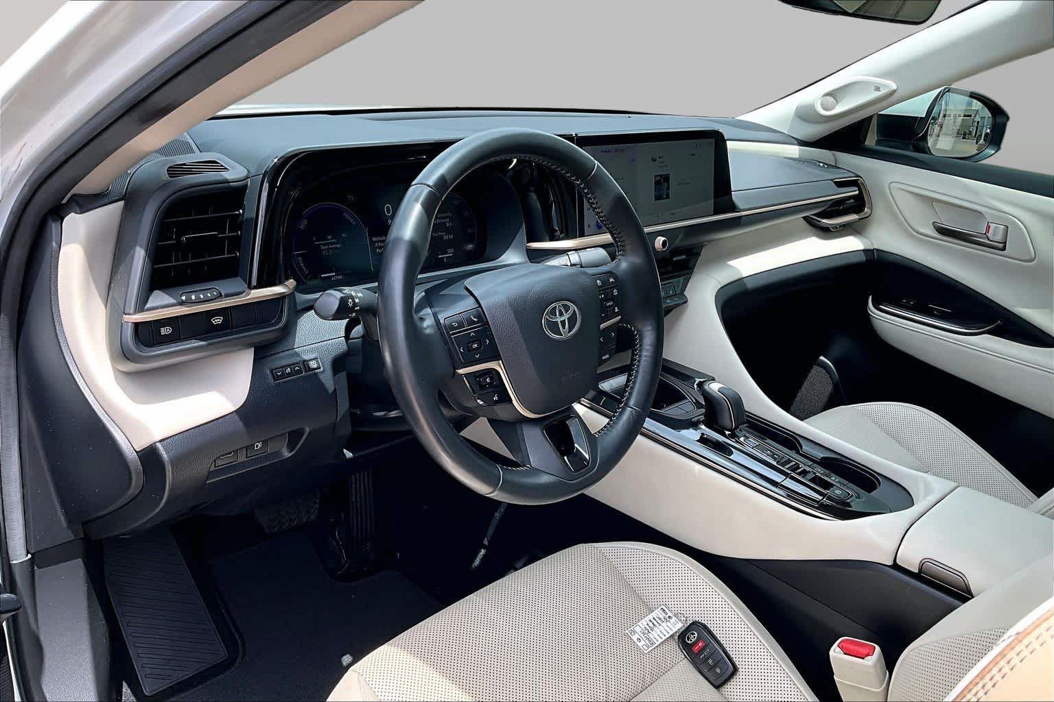 Used 2024 Toyota Crown AWD/4WD image 17
