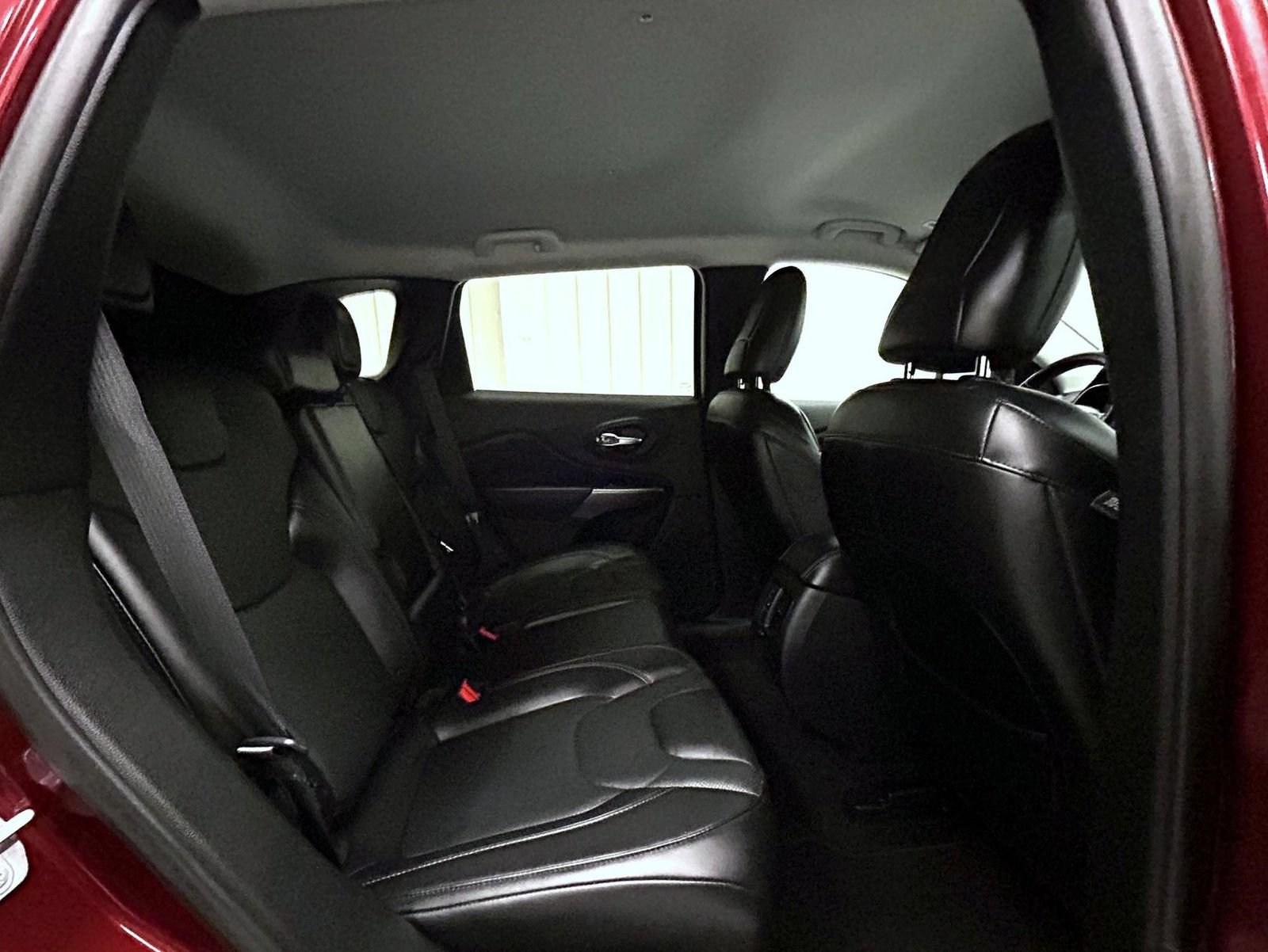 Used 2019 Jeep Cherokee Limited AWD/4WD image 18