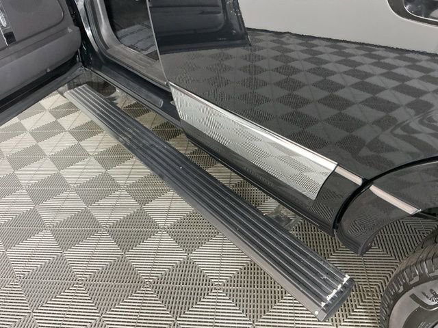 Used 2011 Lincoln Navigator Ultimate image 10