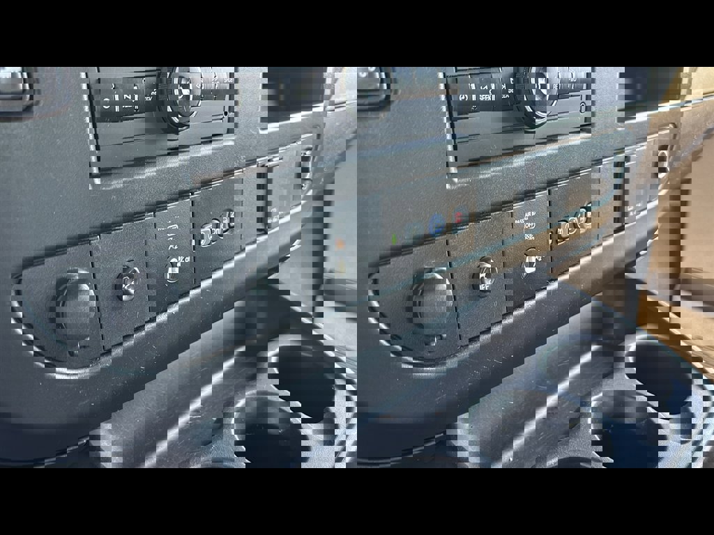 Used 2022 Chevrolet Express 2500 Extended image 17