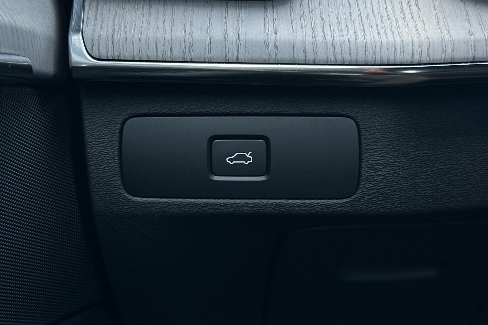 New 2026 Volvo XC90 B6 Ultra w/ Protection Package image 33