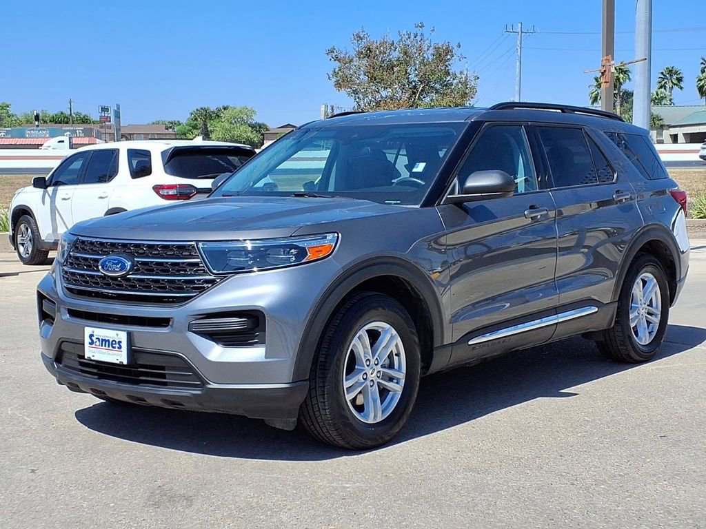 Used 2023 Ford Explorer XLT image 3