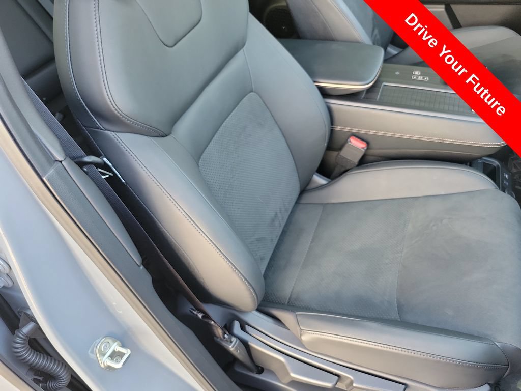Used 2025 Nissan Ariya AWD image 21