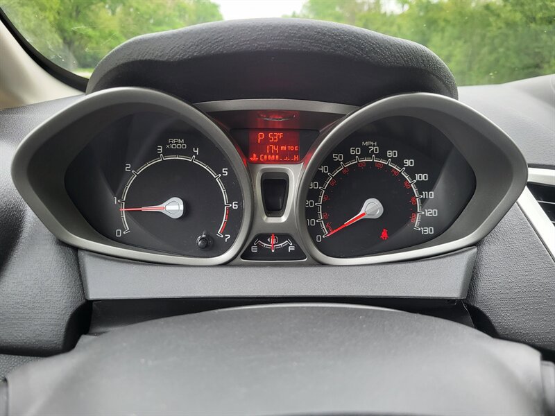 Used 2013 Ford Fiesta SE FWD image 21